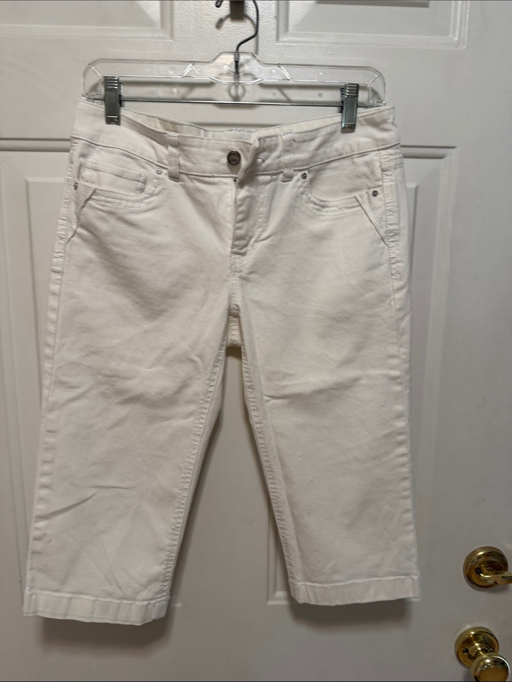 White House Black Market Women's White Cropped Ankle Jeans
